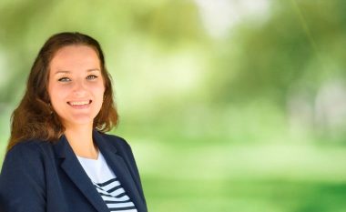 Laetitia & son équipe à votre écoute : 04 28 29 70 74